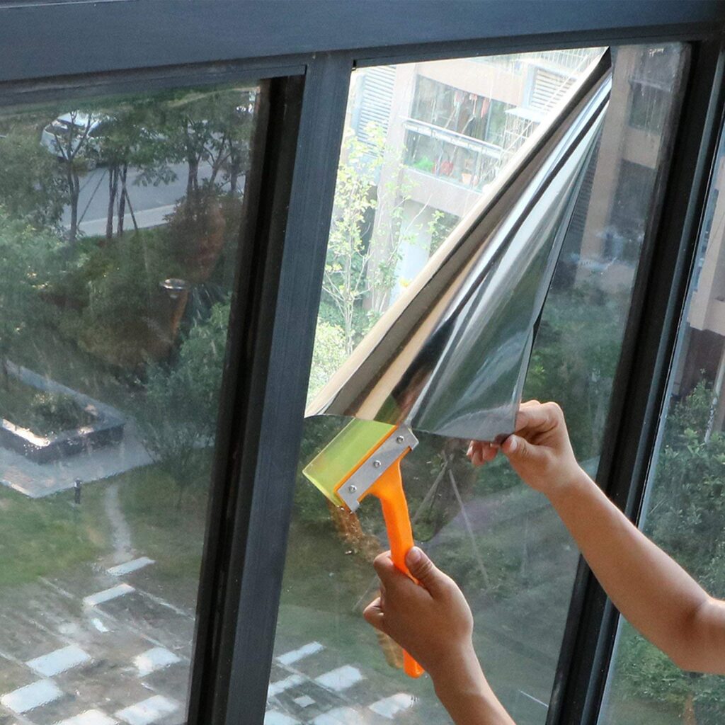 În timpul verii, temperaturile ridicate pot face casa ta să devină incomodă, iar confortul casei nu se mai face simțit. Din fericire, există numeroase metode pentru a menține răcoarea și a crea un mediu plăcut chiar și în zilele caniculare.