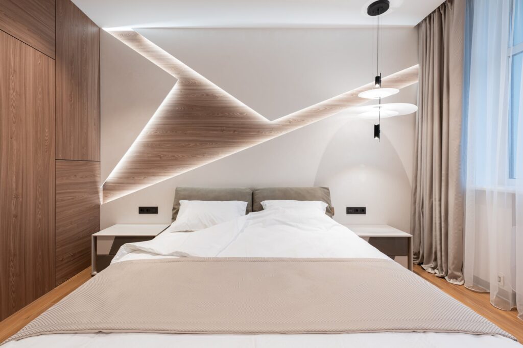 Planificarea corectă a iluminatului în casa ta este esențială pentru crearea unei atmosfere confortabile, funcționale și estetice. Iluminatul bine gândit poate schimba complet modul în care percepi și folosești fiecare spațiu din locuința ta.