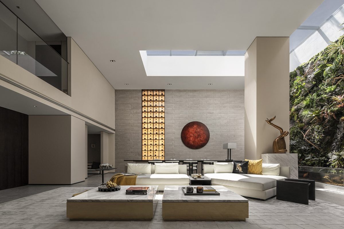 Inspirat de influențele asiatice și arhitectura tradițională, acest stil poate transforma orice spațiu într-un sanctuar de liniște și relaxare.
