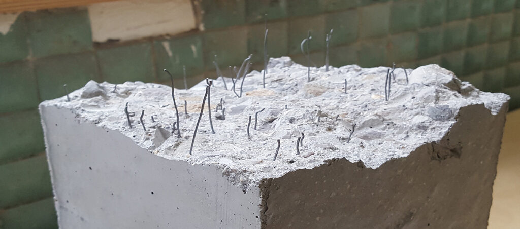 Materialele de construcție sunt materiale folosite în industria construcțiilor pentru a construi clădiri, drumuri, poduri și alte structuri. Aceste materiale trebuie să fie rezistente, durabile și sigure, și să îndeplinească cerințele structurale și de siguranță necesare pentru proiectele de construcție.