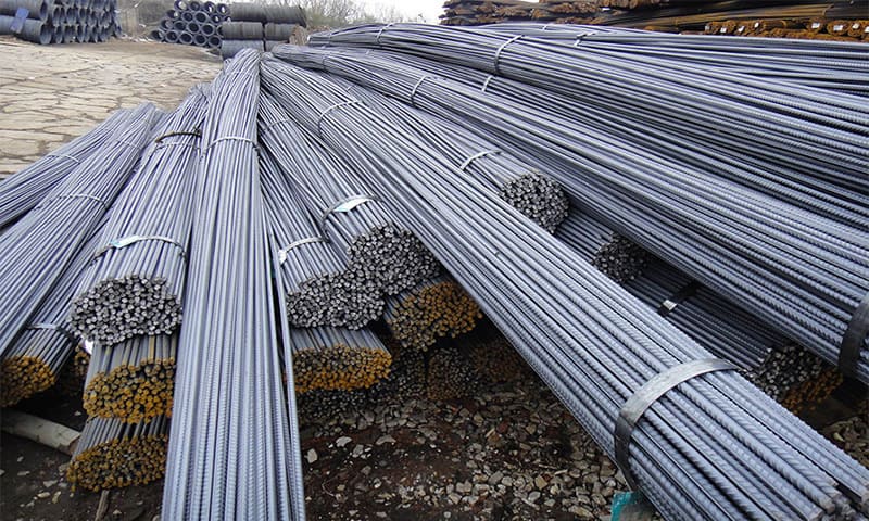 Materialele de construcție sunt materiale folosite în industria construcțiilor pentru a construi clădiri, drumuri, poduri și alte structuri. Aceste materiale trebuie să fie rezistente, durabile și sigure, și să îndeplinească cerințele structurale și de siguranță necesare pentru proiectele de construcție.